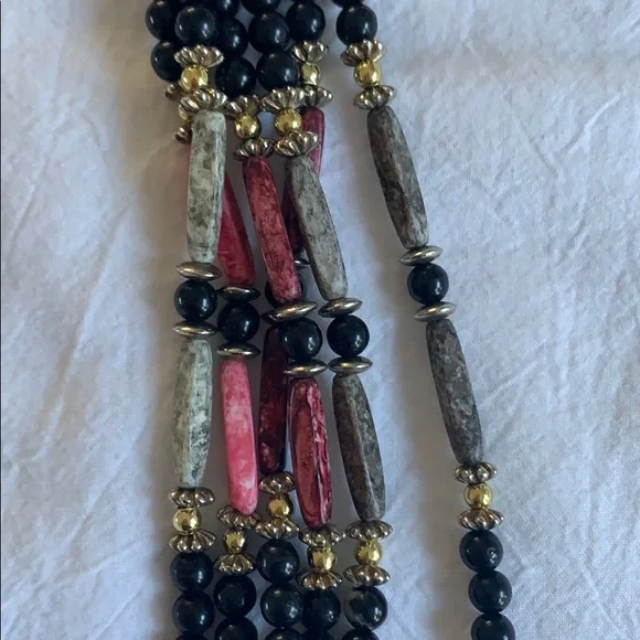 Vintage black beaded necklace - Picture 8 of 9